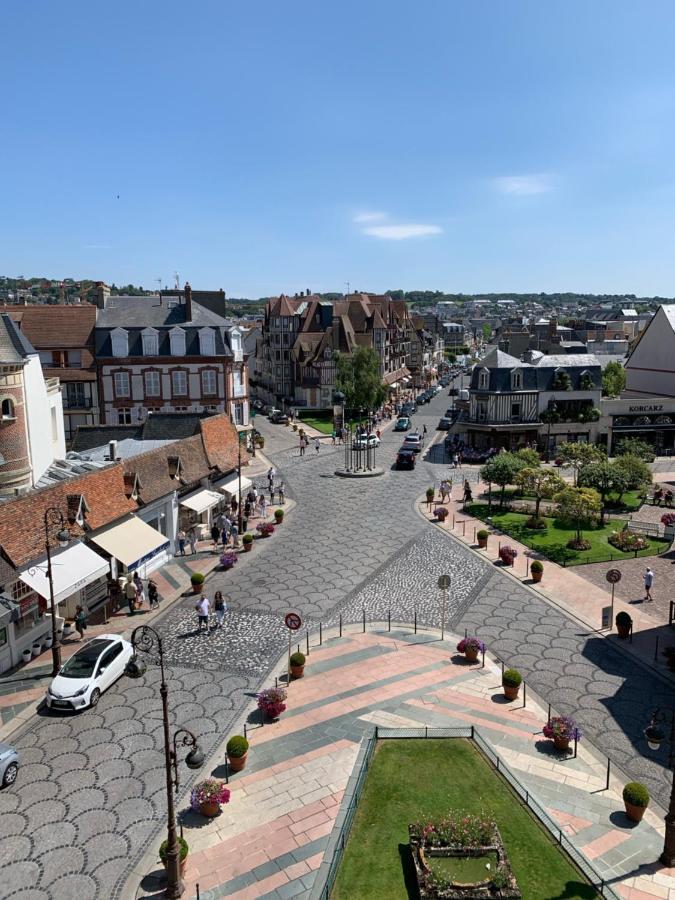Duplex Au Coeur De Deauville Avec Vue Imprenable Et Parking Prive Zewnętrze zdjęcie