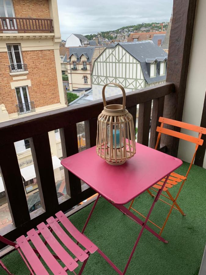 Duplex Au Coeur De Deauville Avec Vue Imprenable Et Parking Prive Zewnętrze zdjęcie