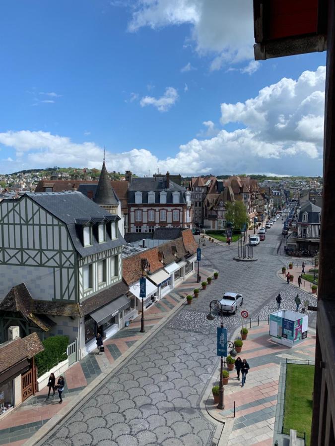 Duplex Au Coeur De Deauville Avec Vue Imprenable Et Parking Prive Zewnętrze zdjęcie