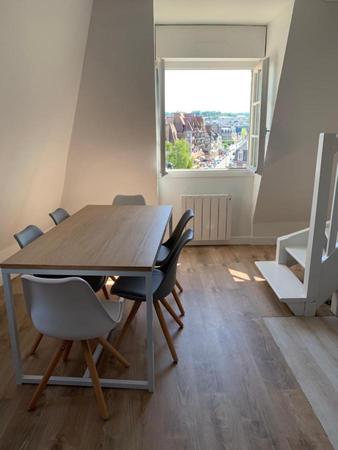 Duplex Au Coeur De Deauville Avec Vue Imprenable Et Parking Prive Zewnętrze zdjęcie